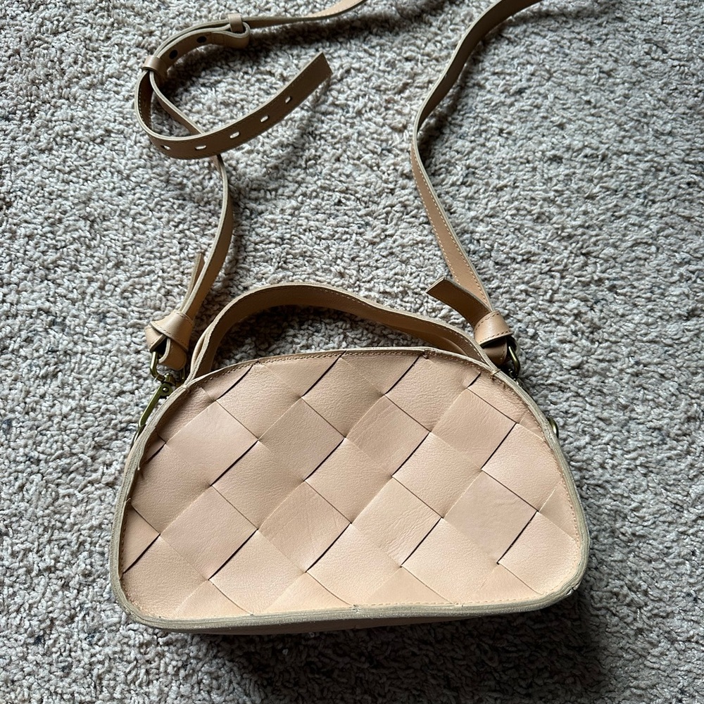 NWT Madewell leather woven cross body bag in light tan